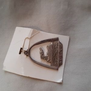 NIP, St. Louis Silver Charm